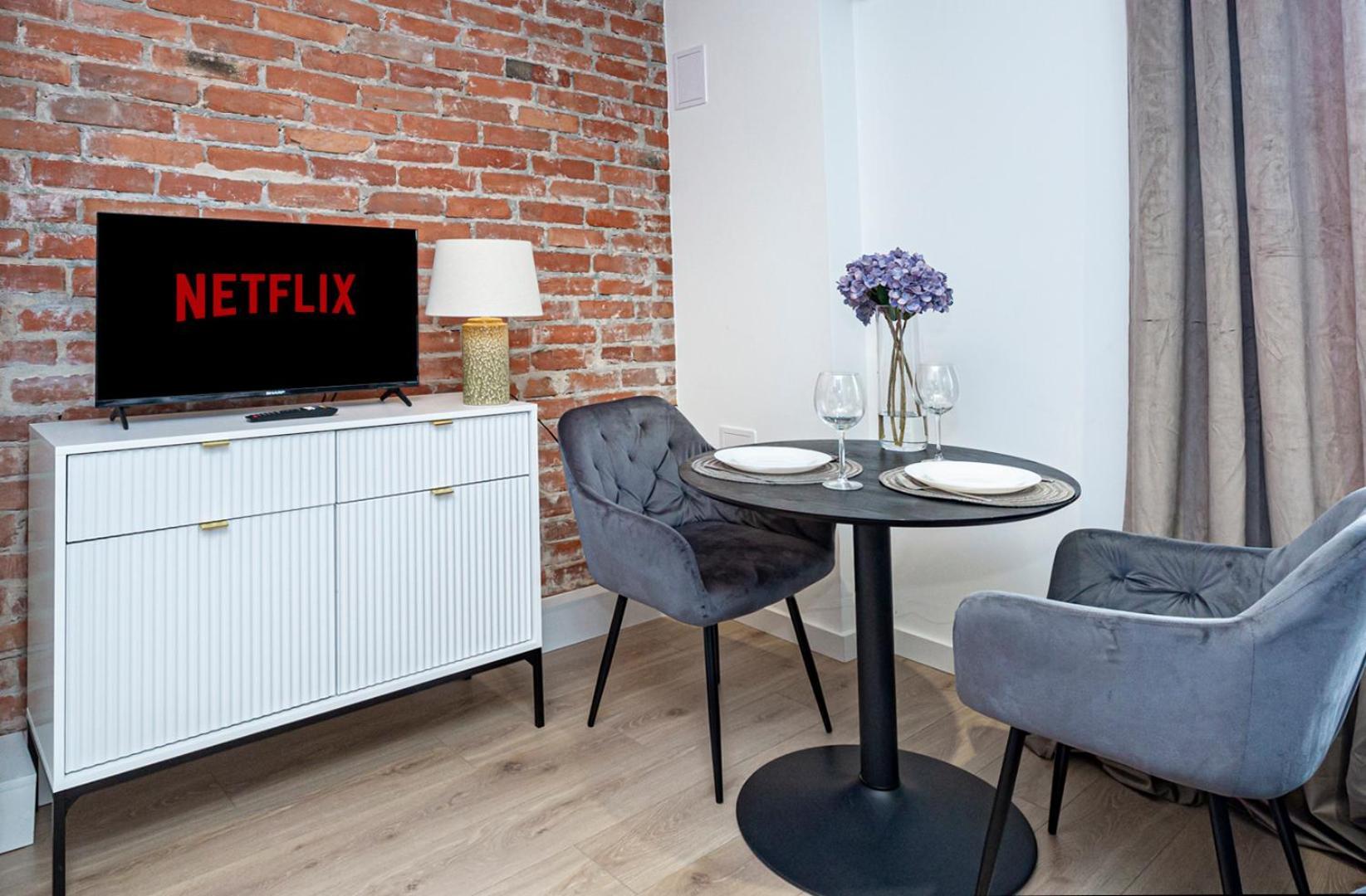 Mianowskiego 24 Red - Wifi Smart Tv W Pelni Wyposazona Kuchnia Варшава Екстериор снимка